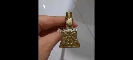 مطرقة برونزية قديمة
